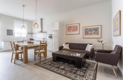 a living room with a table and a dining room at Los Corceles Casa Palacio in Jerez de la Frontera