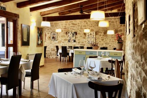 a restaurant with tables and chairs with white table cloth at Casa rural restaurante Mas Del Rei in Calaceite
