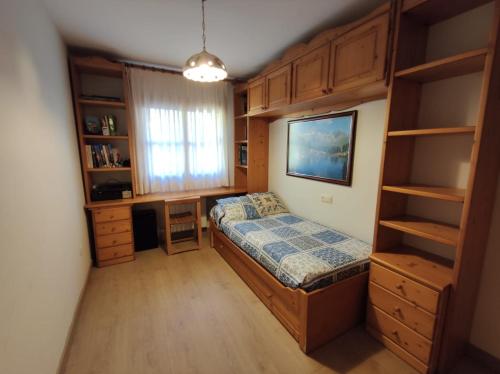 Postel nebo postele na pokoji v ubytování Apartamento en Benasque Casa Siñantonio - InmoCyma