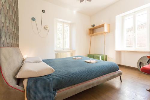 a bedroom with a bed and a dresser at Casa Malichi - Rètro Apartment - Centro Storico Perugia in Perugia