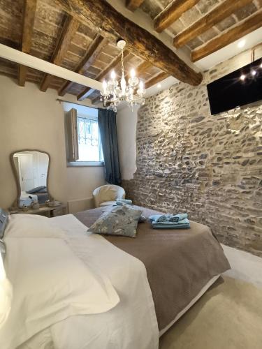 Ένα ή περισσότερα κρεβάτια σε δωμάτιο στο AriediParma - Rooms&apartments