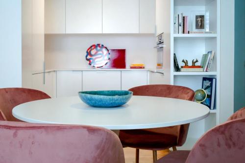 Brand New & Spacious 2BDR Apartment by LovelyStay