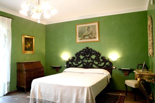A bed or beds in a room at La Casa Della Volpe