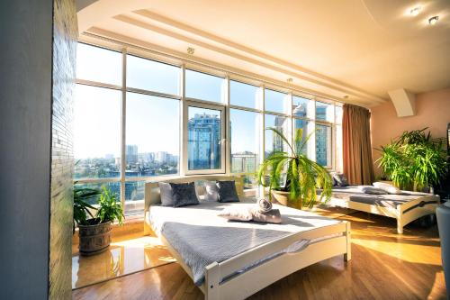 Giường trong phòng chung tại Arcadia Promenade Grand Apartments