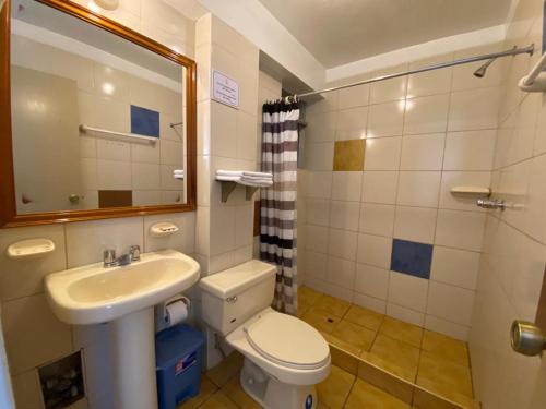 Koupelna v ubytování Hostal Oscar Inn