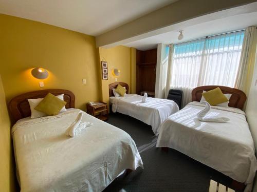Ένα ή περισσότερα κρεβάτια σε δωμάτιο στο Hostal Oscar Inn