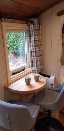 Posezení v ubytování Elmdale Hut - Shepherds Hut