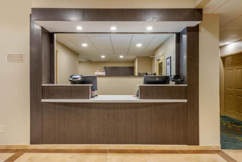 Vestibils vai reģistratūra naktsmītnē Candlewood Suites Fort Myers Interstate 75, an IHG Hotel