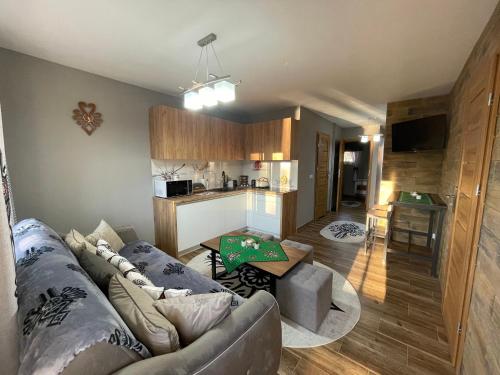 Kuchyňa alebo kuchynka v ubytovaní Apartamentylove - Apartament u Janicka, 100m do Krupówek