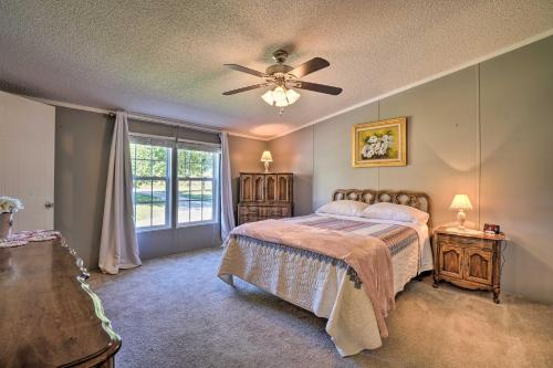Tempat tidur dalam kamar di Monett Family Ranch Home with Fireplace and Huge Deck!