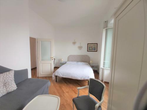 a small bedroom with a bed and a couch at House In The Light VATICAN Appartamento per vacanze in Rome