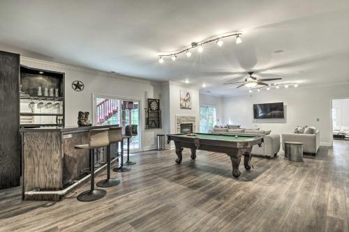 Rustic Pinehurst House with Fire Pit and Game Room – Photos 2