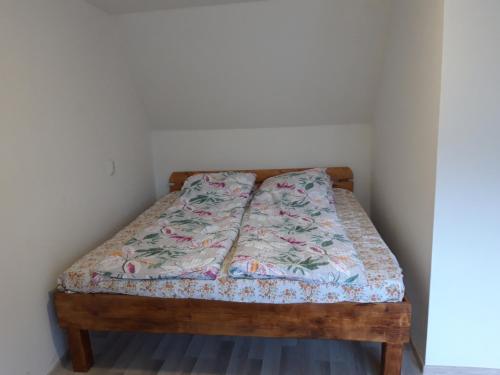 Säng eller sängar i ett rum på Pensiunea Casa Roman