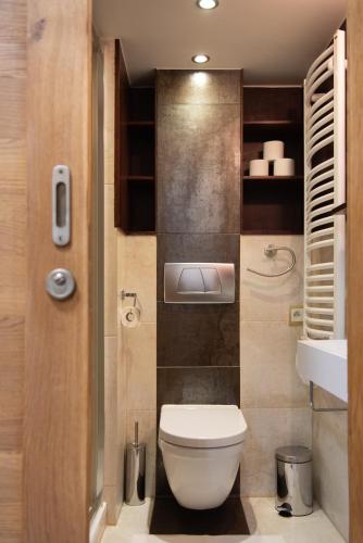 a small bathroom with a toilet and a sink at Krakowhomes in Kraków