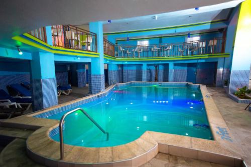 Kolam renang di atau dekat dengan La Pepiniere Hotel