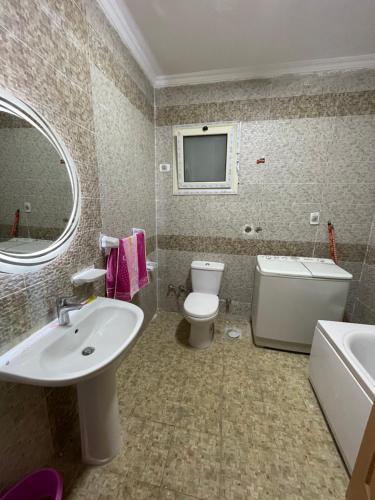 Ένα μπάνιο στο Gardenia city 3 bedrooms