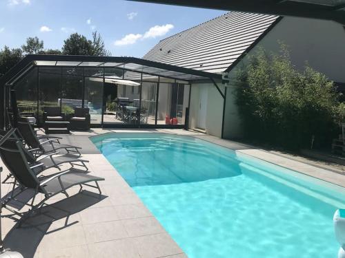 Swimming pool sa o malapit sa Maison Normande - PISCINE chauffée couverte