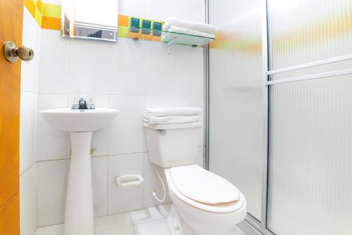 a bathroom with a toilet and a sink at Ayenda Zhena in Cúcuta