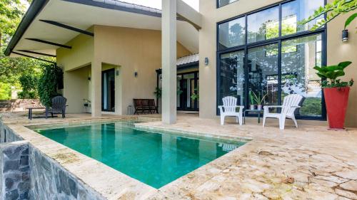 Huge 3-Bedroom Home with Pool