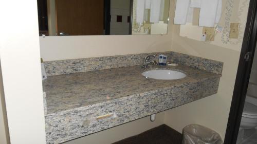Bagno di AmericInn by Wyndham Tomah