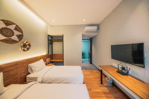 Televízia a/alebo spoločenská miestnosť v ubytovaní Bestah Coliving