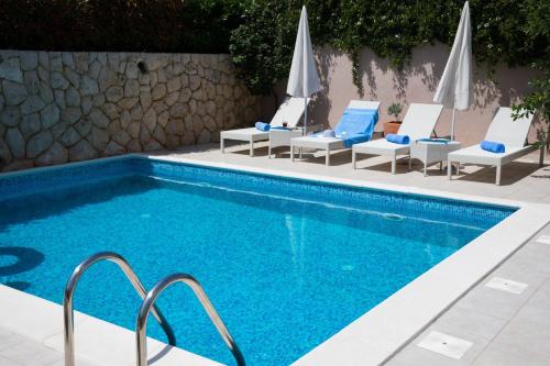 Πισίνα στο ή κοντά στο Vila Mirela