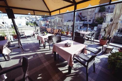 A restaurant or other place to eat at The Boutique Hotel Amman