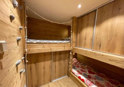 a wooden cabin with two bunk beds in it at Les Balcons de Valloire in Valloire