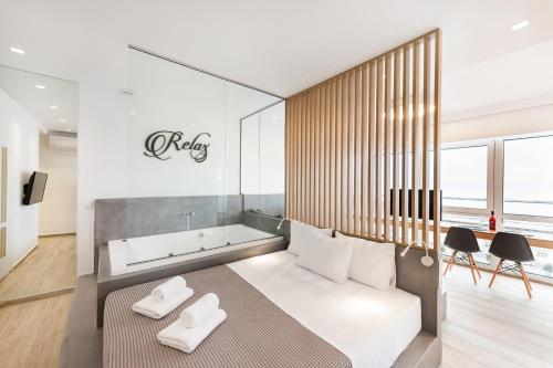 Afbeelding uit fotogalerij van Porto Sea View Apartments - Luxury Junior Suites in Thessaloniki