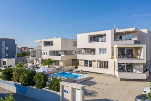 Apartments & Rooms Danivan Pool Villas B
