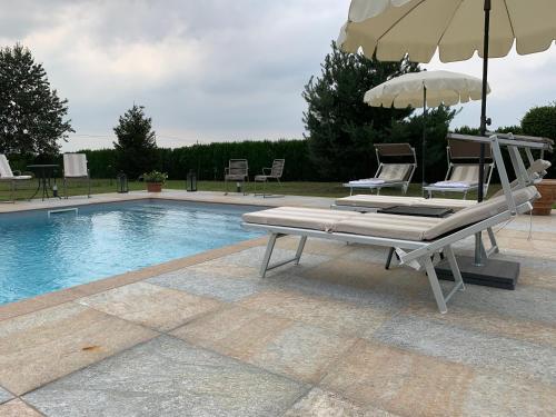 Bazén v ubytování Agriturismo Sarmore nebo v jeho okolí