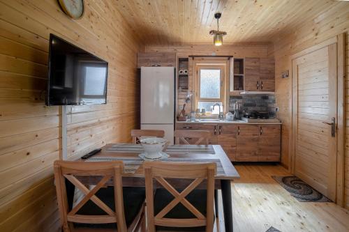 a kitchen and dining room with a table and chairs at LAGUN POOL VILLAGE in Yalova