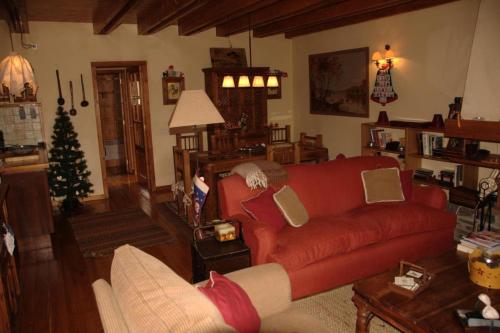 a living room with a red couch and a christmas tree at Apartamentos Tredos in Tredós