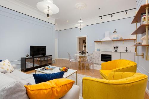 Televízia a/alebo spoločenská miestnosť v ubytovaní LUX Golden Apartment Praga Kępna by Renters Prestige