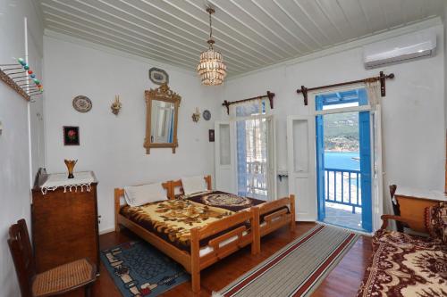 Posteľ alebo postele v izbe v ubytovaní Skopelos house in Castle