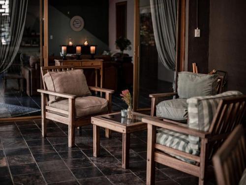 a living room with two chairs and a coffee table at Linvale Country Lodge in Hazyview