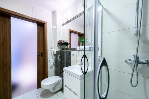 Hotel Dobre z Lasuにあるバスルーム