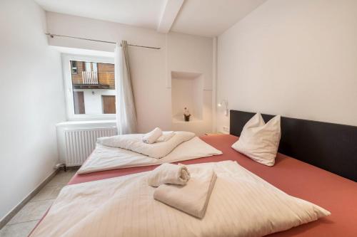 two beds with towels on them in a room at Appartement Sarah in Sankt Martin