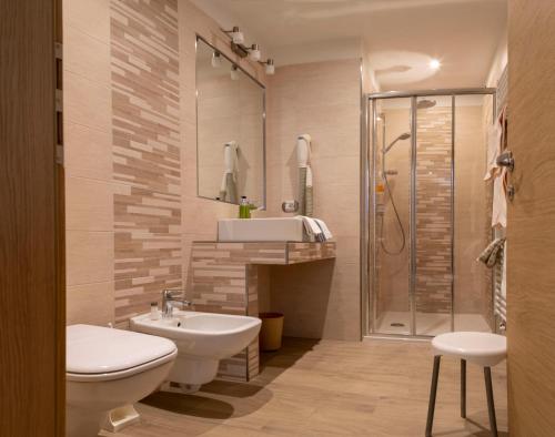 Ein Badezimmer in der Unterkunft Berg Hotel Latemar Spitze