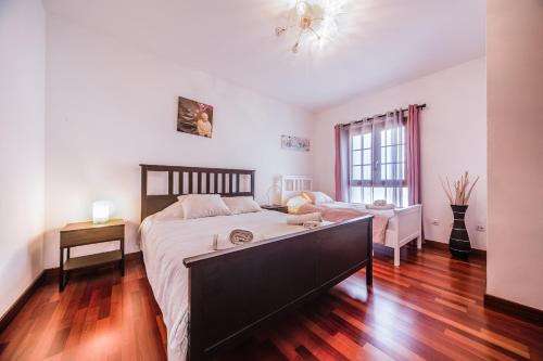 Postel nebo postele na pokoji v ubytování Tilley. Private Villa