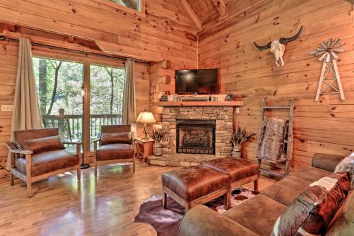 3 Mi to Pigeon Forge: Cabin w/ Hot Tub & Deck photo 10