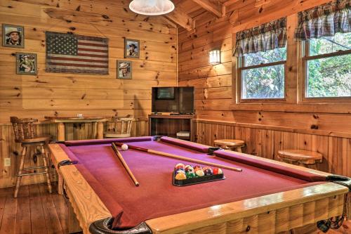 3 Mi to Pigeon Forge: Cabin w/ Hot Tub & Deck photo 11