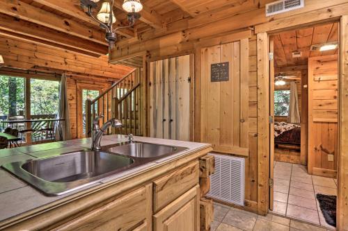 3 Mi to Pigeon Forge: Cabin w/ Hot Tub & Deck photo 4