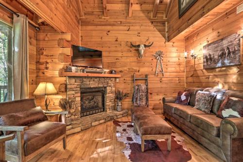 3 Mi to Pigeon Forge: Cabin w/ Hot Tub & Deck photo 16