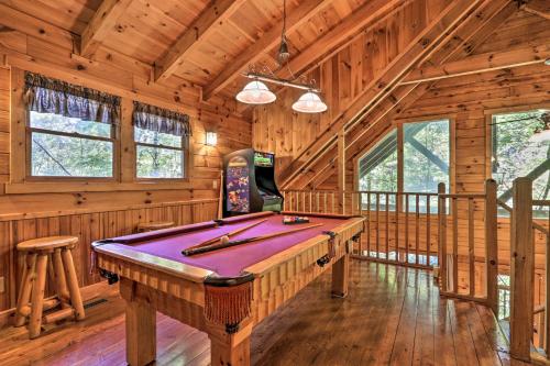 3 Mi to Pigeon Forge: Cabin w/ Hot Tub & Deck photo 6