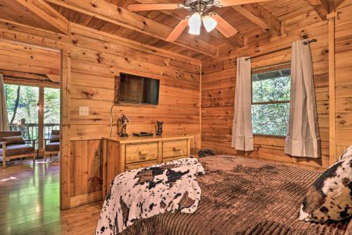 3 Mi to Pigeon Forge: Cabin w/ Hot Tub & Deck photo 22