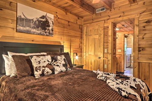 3 Mi to Pigeon Forge: Cabin w/ Hot Tub & Deck photo 8