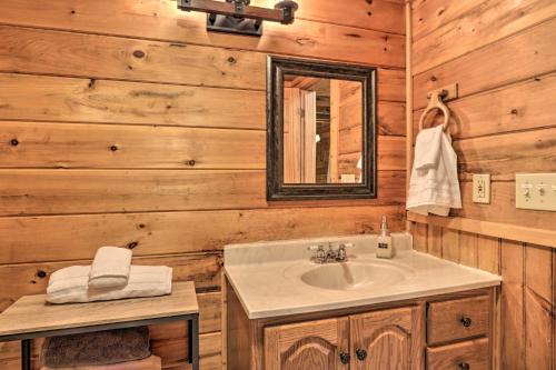 3 Mi to Pigeon Forge: Cabin w/ Hot Tub & Deck photo 25