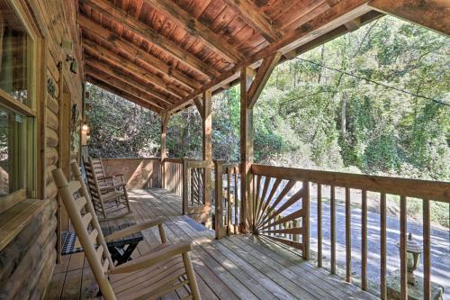3 Mi to Pigeon Forge: Cabin w/ Hot Tub & Deck photo 29