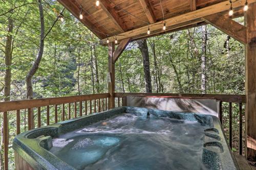 3 Mi to Pigeon Forge: Cabin w/ Hot Tub & Deck photo 31